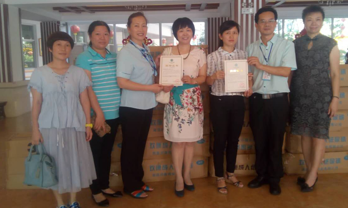 安多福公司爱心探老行,温暖老人心！